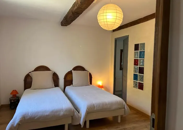 Hébergement de vacances Maison Spacieuse à Avec Jardin Et Vue Montagne Castellane