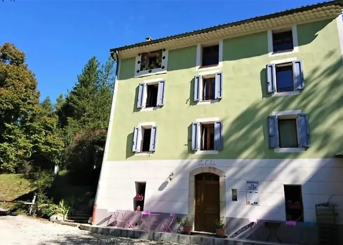 Maison Spacieuse à Avec Jardin Et Vue Montagne *