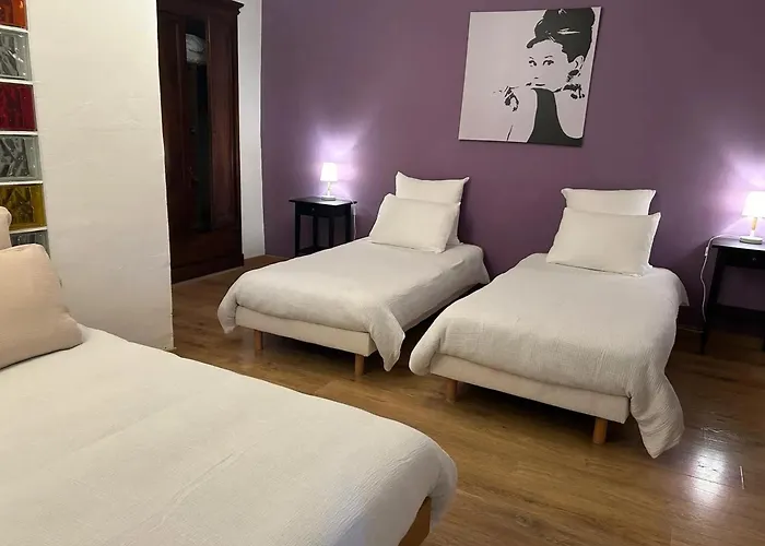 Maison Spacieuse à Avec Jardin Et Vue Montagne Hébergement de vacances *